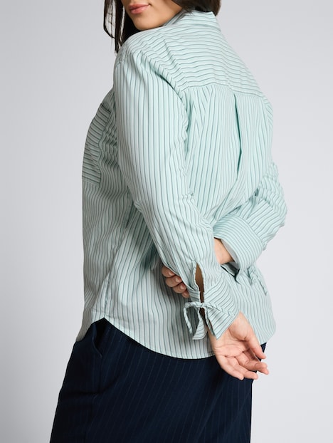 Oversize Hemdbluse mit Herz-Stickerei