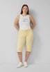 Jeans / Mid Rise / Slim Fit / Capri