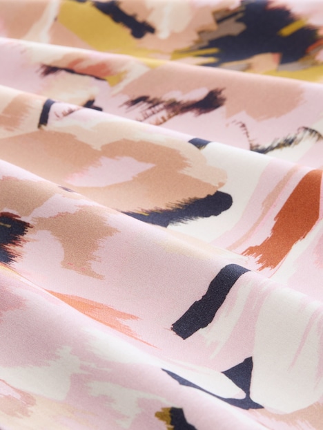 T-Shirt im Material-Mix