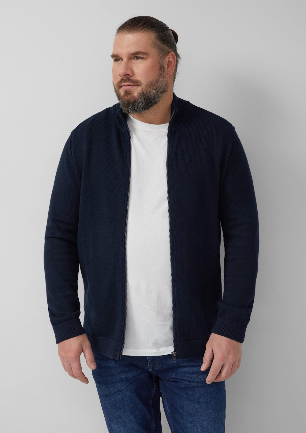 Baumwoll-Strickjacke mit Stehkragen und Logo-Patch