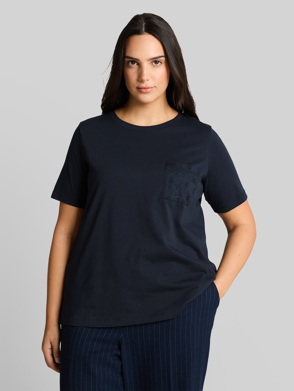 Boxy Fit T-Shirt mit Brusttasche