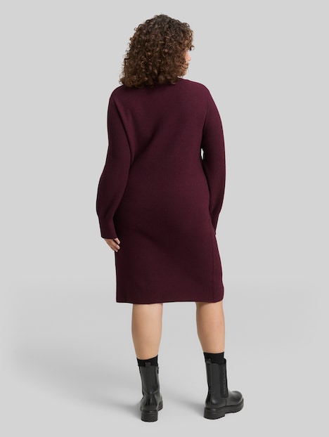Strickkleid mit Stehkragen