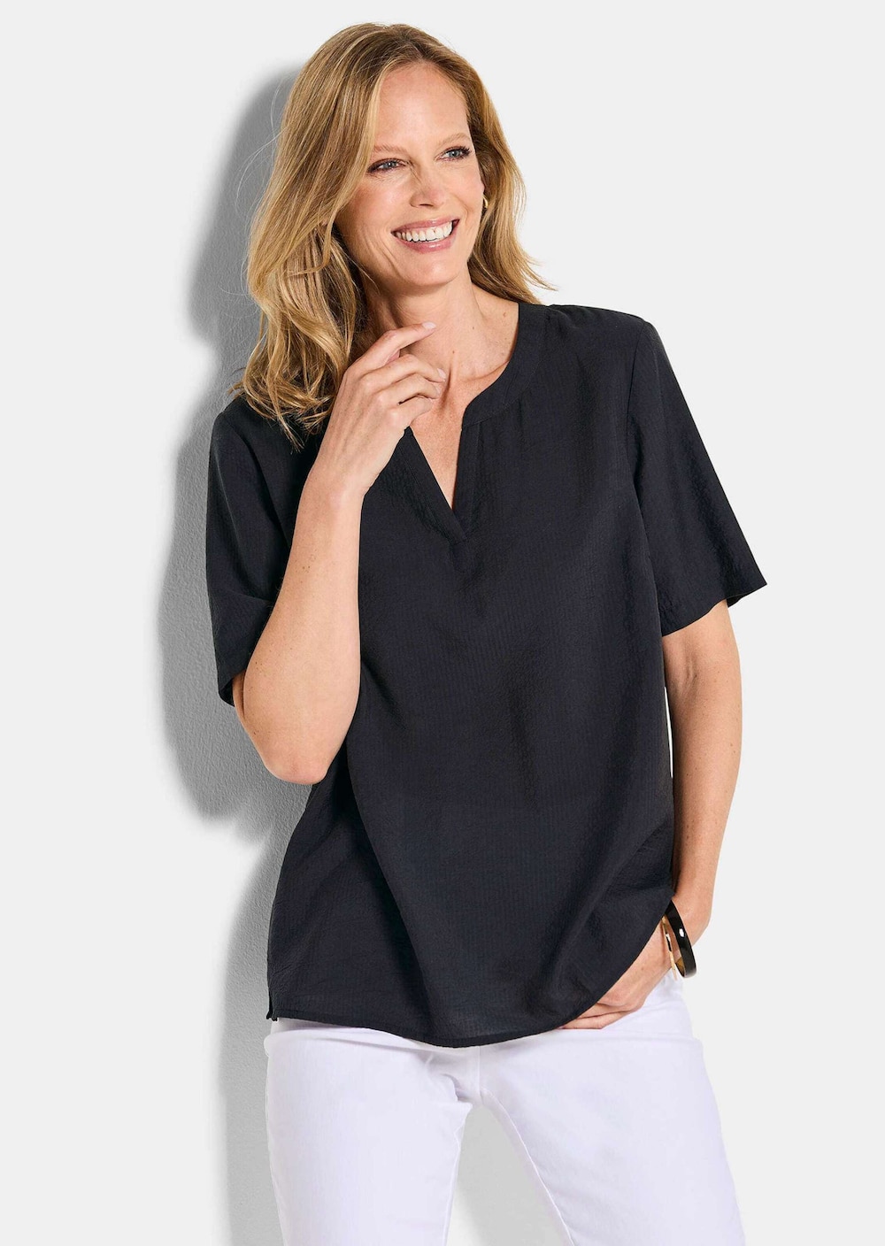 Blusenshirt mit feiner Streifenstruktur