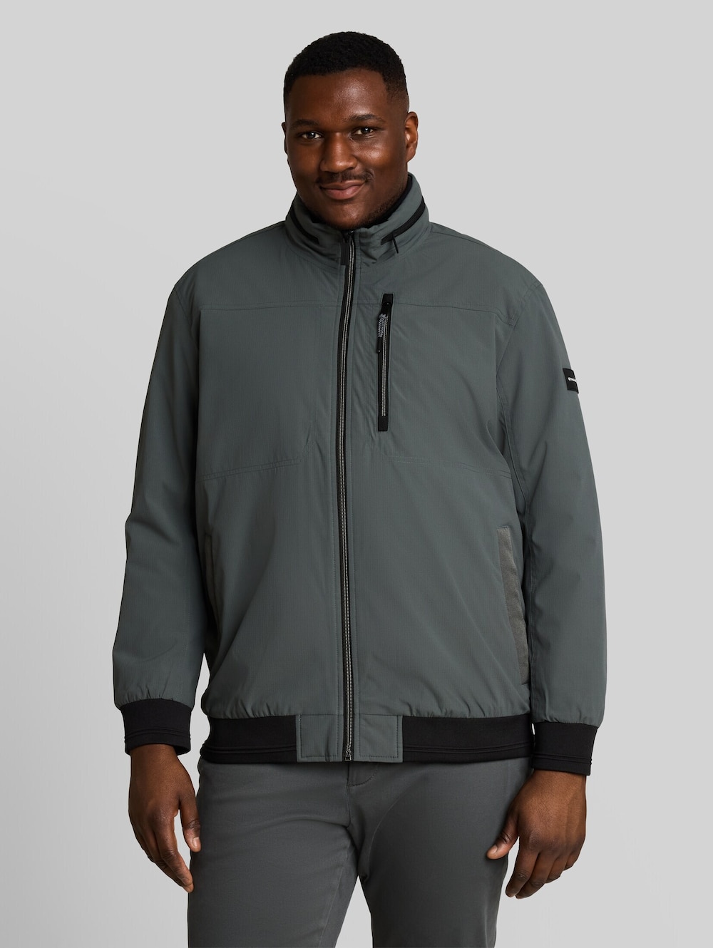 Blouson Jacke mit verstaubarer Kapuze