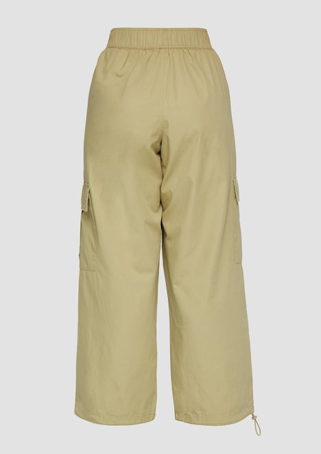 Wide Leg-Hose mit Cargotaschen und angedeutetem Verschluss