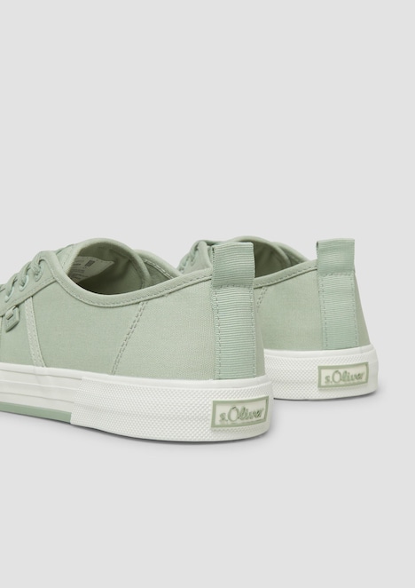 Textil-Sneaker mit Logo-Plättchen