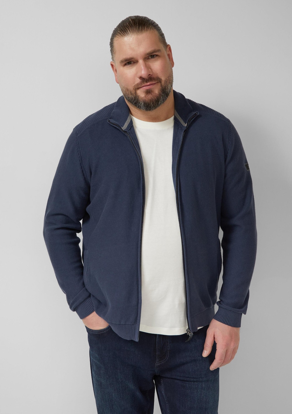 Strukturmix-Strickjacke aus Baumwolle mit Stehkragen
