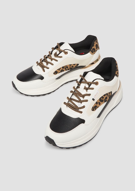 Sneaker in Leder-Optik mit Artwork