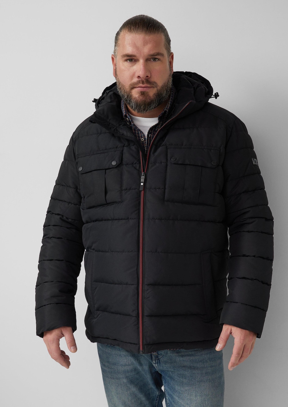 Sportive Puffer-Jacke mit abnehmbarer Kapuze
