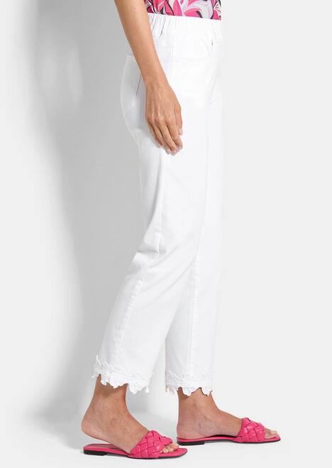 Denimhose mit floraler Spitze