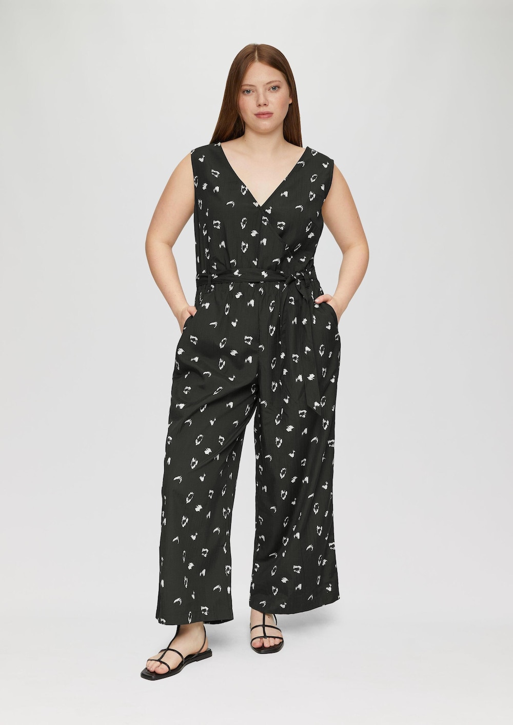 Ärmelloser Jumpsuit mit Eingrifftaschen und Bindeband