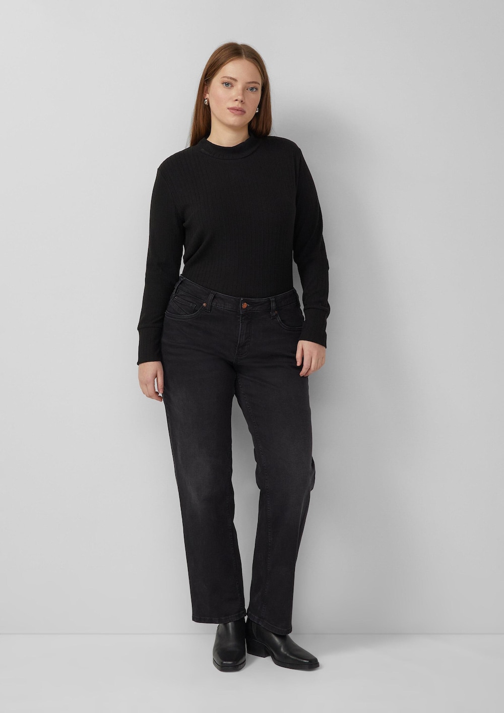 Jeans / Slim Fit / Mid Rise / Straight Leg