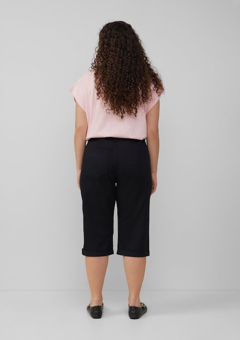 Jeans / Mid Rise / Curvy Fit / Capri Length