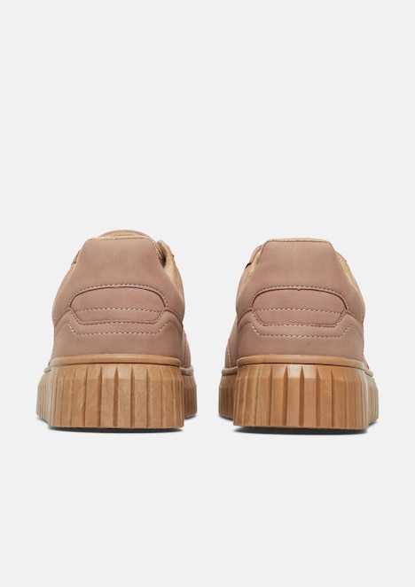 Sneaker mit Plateau-Sohle