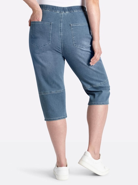 Capri-Jeans erhöht