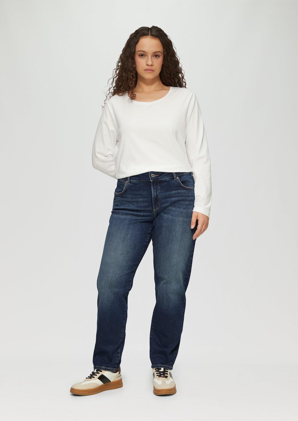 Jeans / Curvy Fit / Mid Rise / Slim Tapered Leg