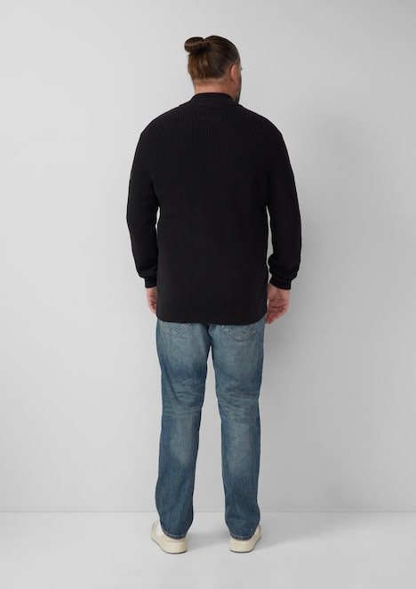 Struktur-Strickjacke mit Eingrifftaschen und Reißverschluss