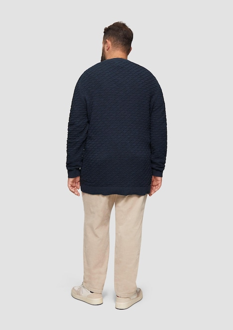 Strukturierter Pullover mit V-Ausschnitt