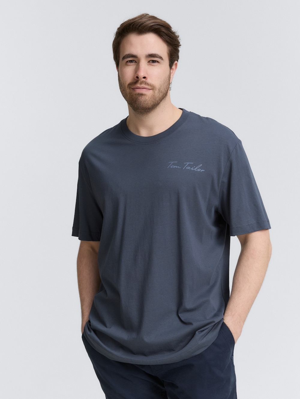Basic T-Shirt mit kleinem Logo-Print