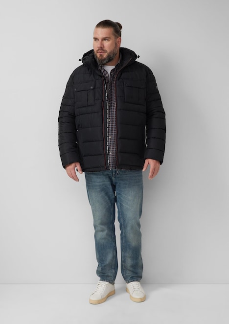 Sportive Puffer-Jacke mit abnehmbarer Kapuze