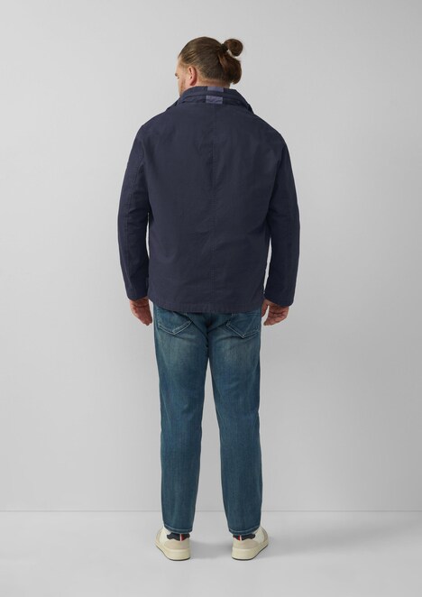 Jacke im Utility-Stil mit Kapuze im Kragen
