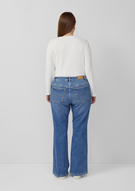 Jeans / Mid Rise / Flared Fit