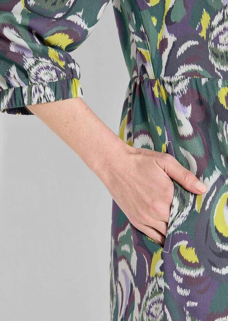 Elegantes Viskosekleid mit Stufenrock