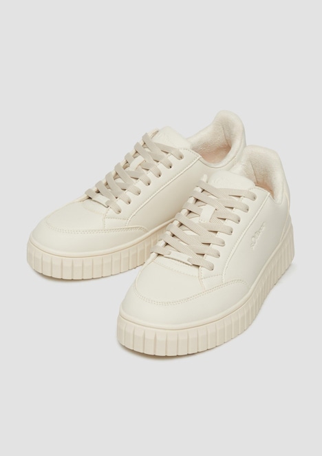 Sneaker mit Plateau-Sohle
