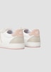 Sneaker mit Schnürung