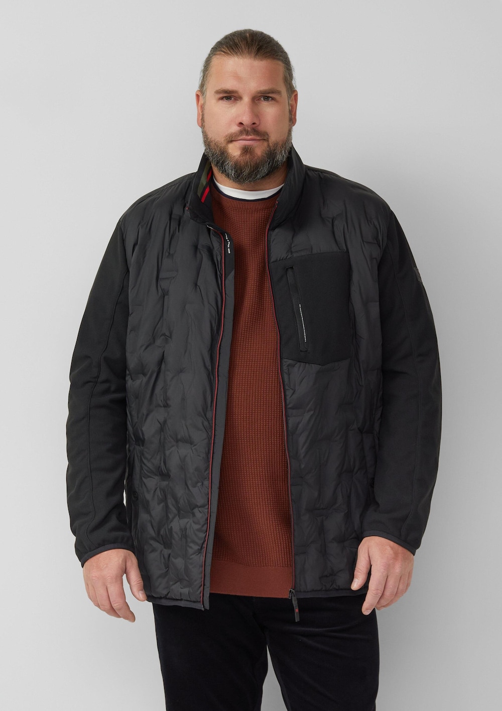 Leicht wattierte Jacke im Fabricmix mit sportiven Details