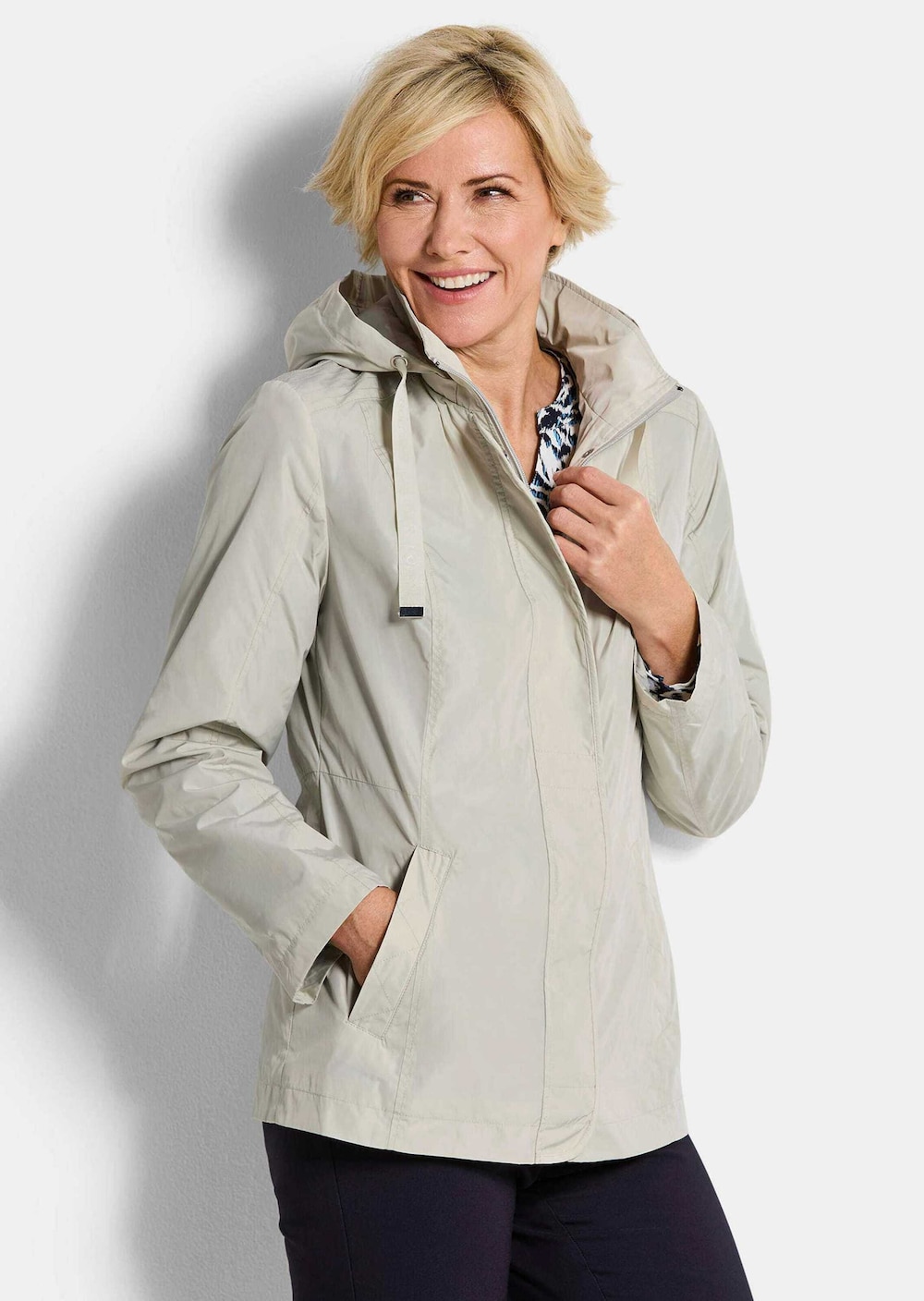 Outdoor-Jacke mit Kapuze