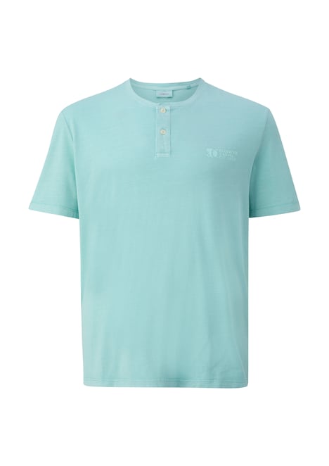 T-Shirt mit Garment Dye und Henley-Ausschnitt