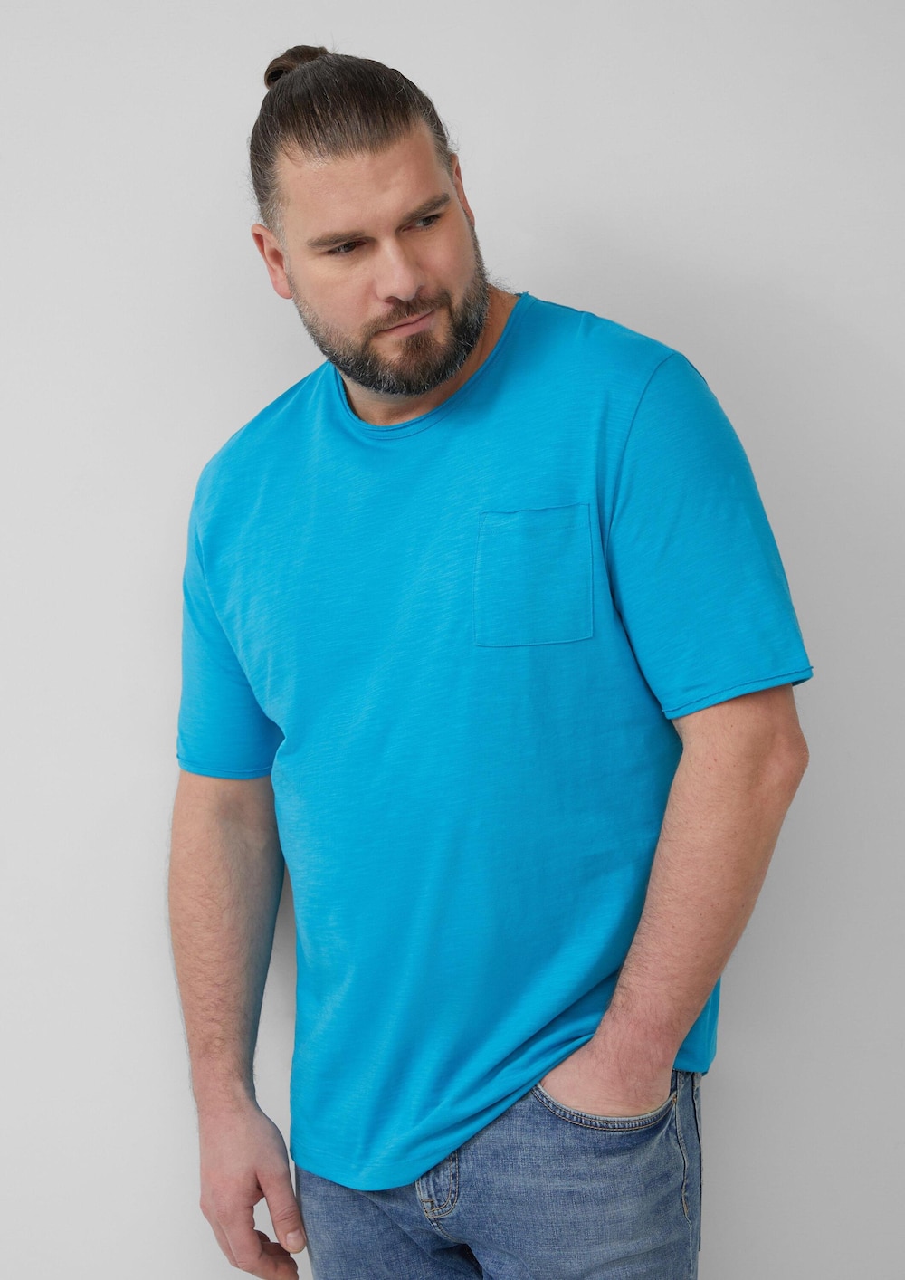 Flammgarn-T-Shirt mit Brusttasche und offenen Kanten