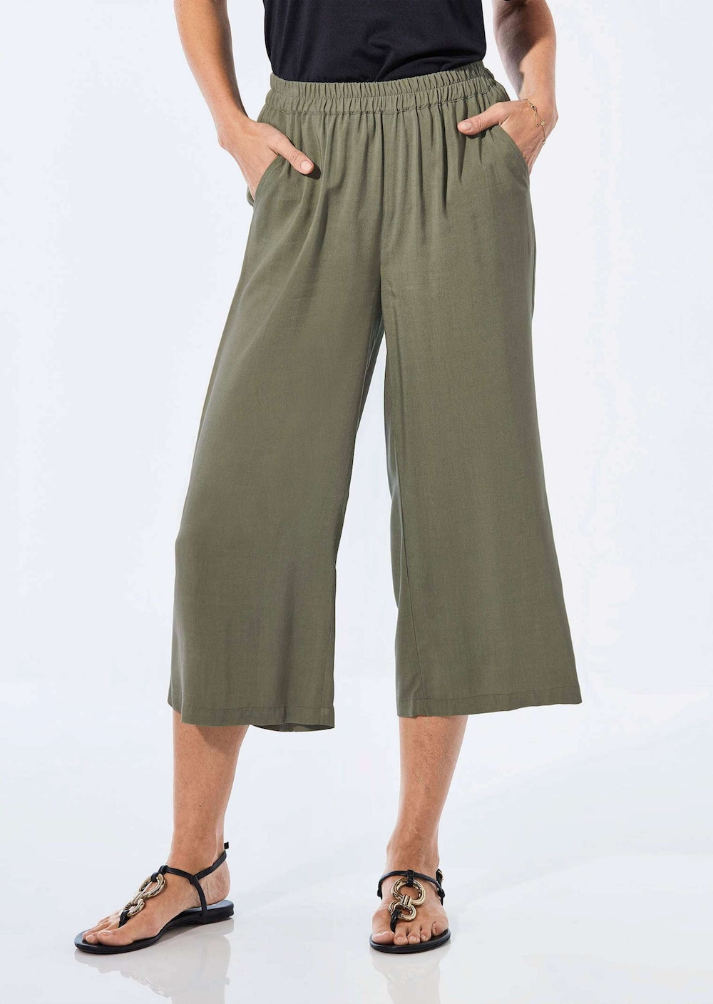 Hose mit Schlupfbund und Zierelement