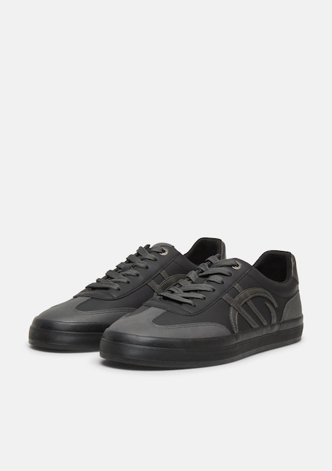 Sneaker in Leder-Optik mit Artwork-Details