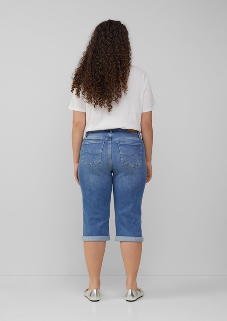 Jeans / Slim Fit / Mid Rise / Capri Length