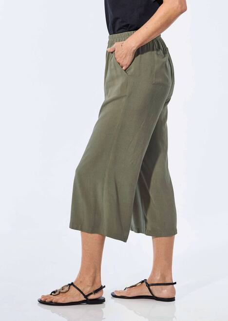 Hose mit Schlupfbund und Zierelement