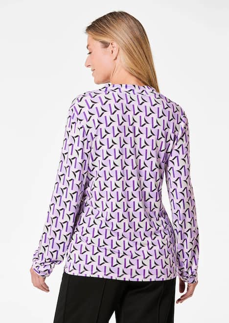 Schönes Druckshirt mit außergewöhnlichem Ausschnitt