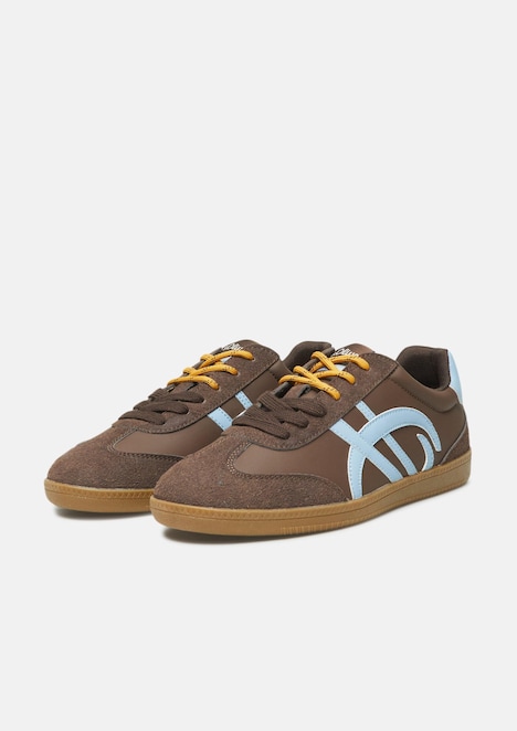 Sneaker mit Logo-Detail