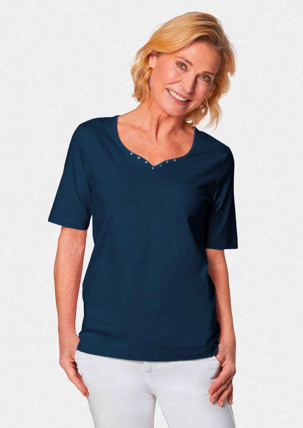 T-Shirt mit charmantem Ausschnitt und Schmucksteinchen