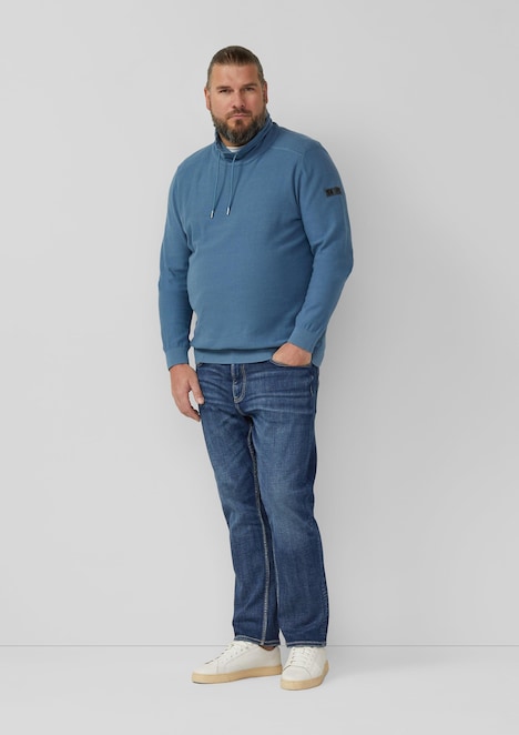 Leichter Pullover mit Snood-Kragen und Logo-Detail