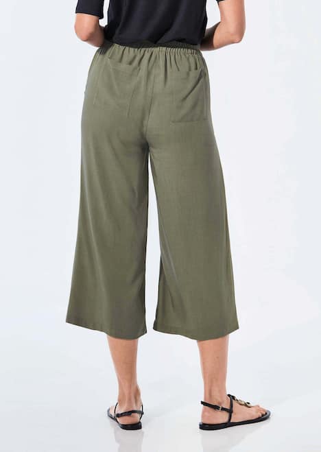 Hose mit Schlupfbund und Zierelement