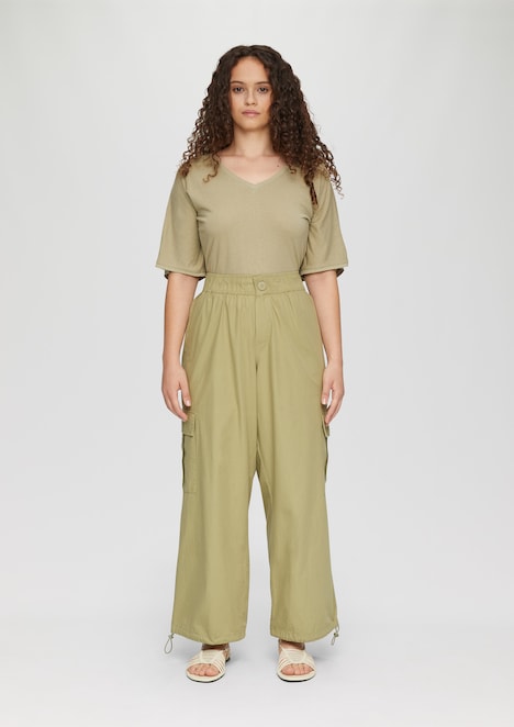 Wide Leg-Hose mit Cargotaschen und angedeutetem Verschluss