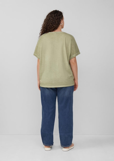 Gewaschenes T-Shirt mit Frontprint