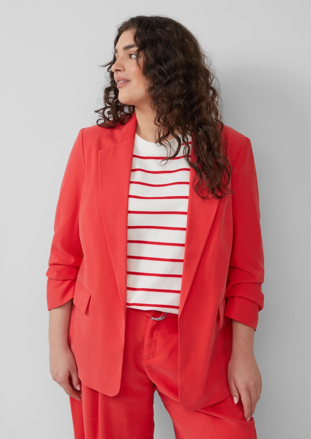 Langer Blazer aus Viskosemix mit Raff-Detail am Ärmel