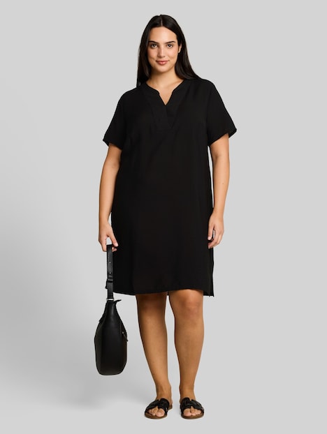 Kleid mit V-Ausschnitt