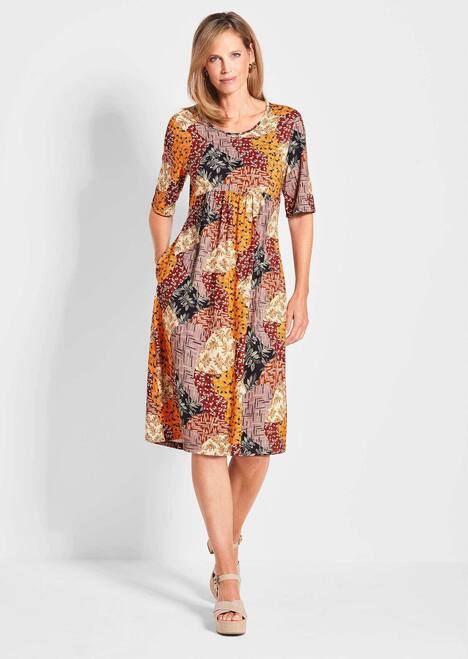 Druckkleid im Mustermix