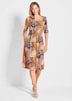 Druckkleid im Mustermix