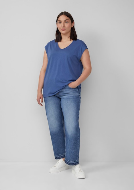 T-Shirt mit V-Ausschnitt im Relaxed Fit