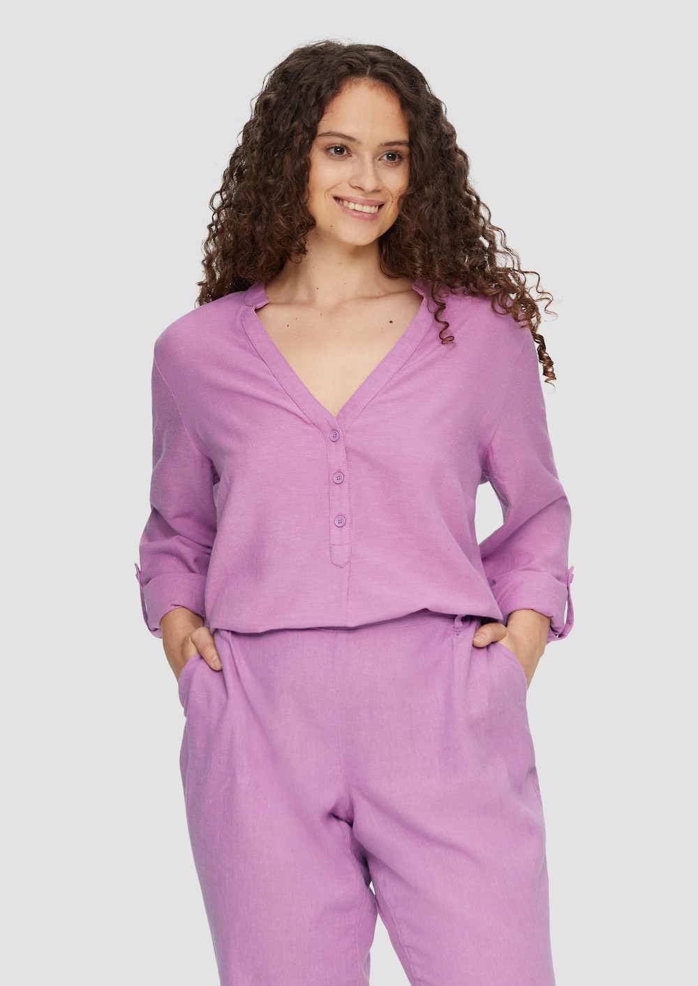 Bluse mit Stehkragen und Knopfleiste